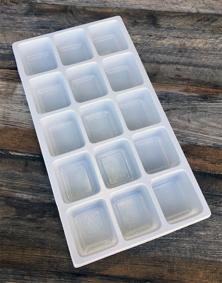 https://cdn.shoplightspeed.com/shops/613820/files/14670216/dis6815-plastic-tray-insert-15-spaces-1-3-8-deep-w.jpg