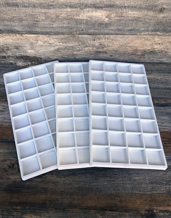 https://cdn.shoplightspeed.com/shops/613820/files/14670360/dis6832-plastic-tray-insert-32-spaces-1-2-deep-whi.jpg