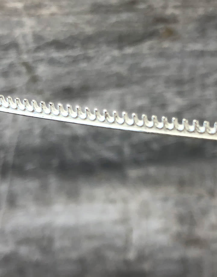 SGW07 = Sterling Gallery Wire "Scallop" (Per Inch)