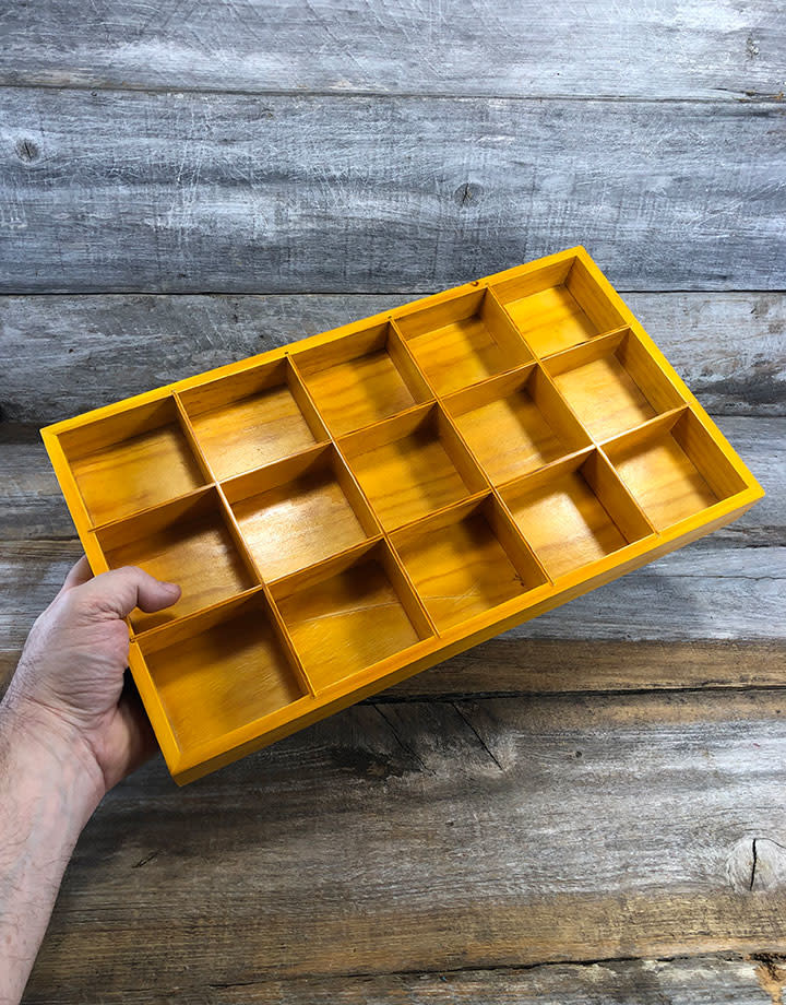 DTR2015 = Wood Tray with 15 Compartments