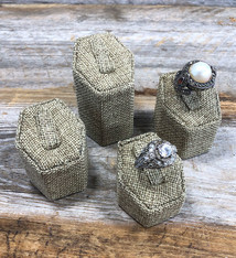 DRG3001 = Burlap 4pcs Ring Stand Set wth Clips