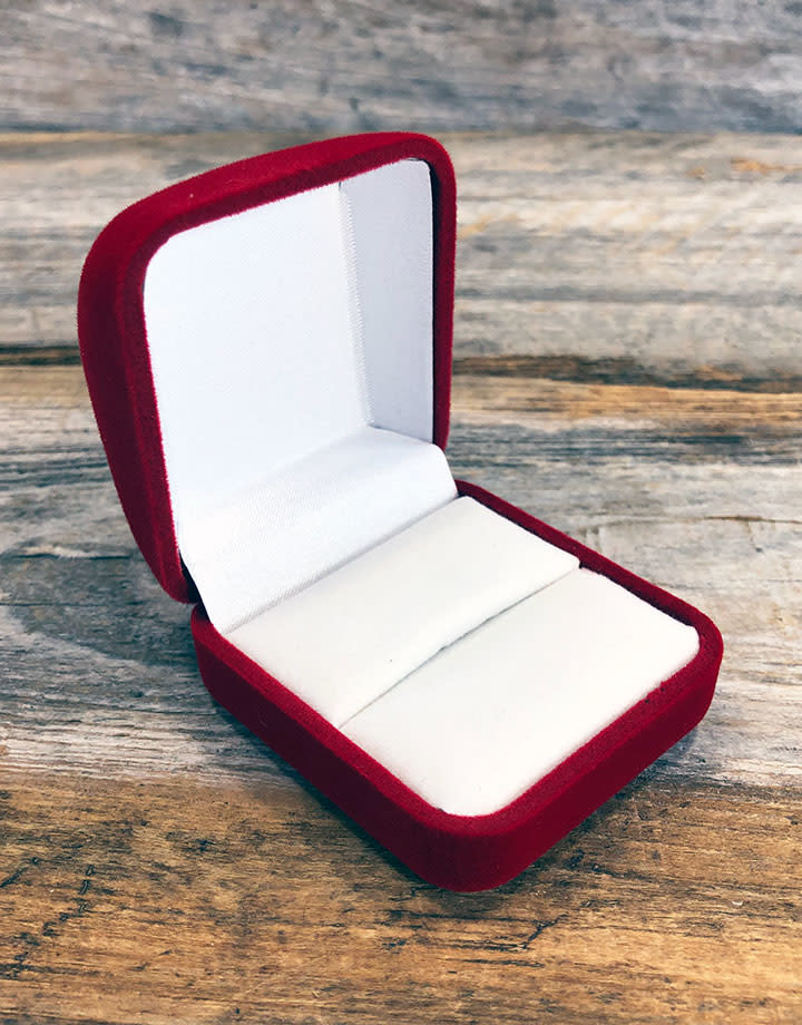 DBX2212 = Red Value Velvet Ring Box (Each)