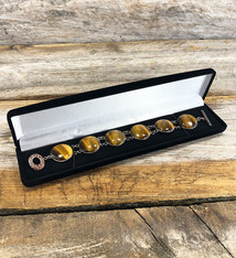 DBX1209 = Black Value Velvet Bracelet Box (Each)