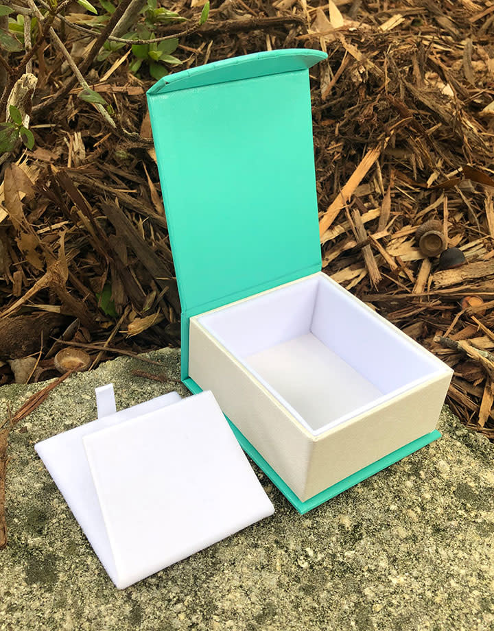 DBX4354 = Deluxe Magnetic Teal/White Earring/Pendant Box (Each)