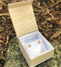 DBX3054 = Burlap Deluxe Magnetic Earring/Pendant Box (Each)