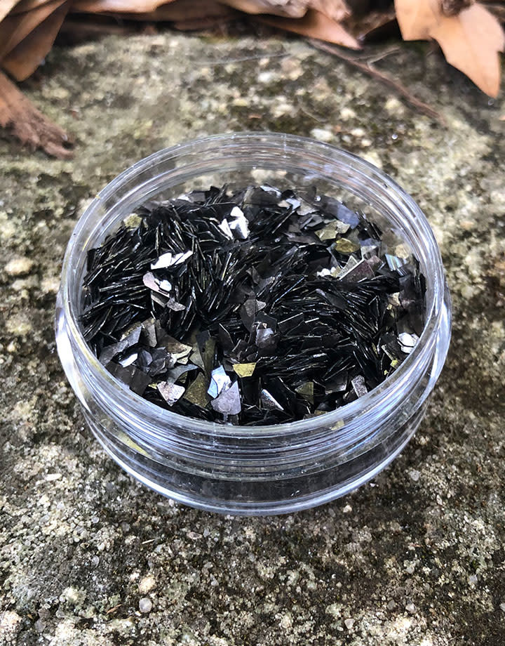 CE744 = Ice Resin Shattered Mica - Onyx Color