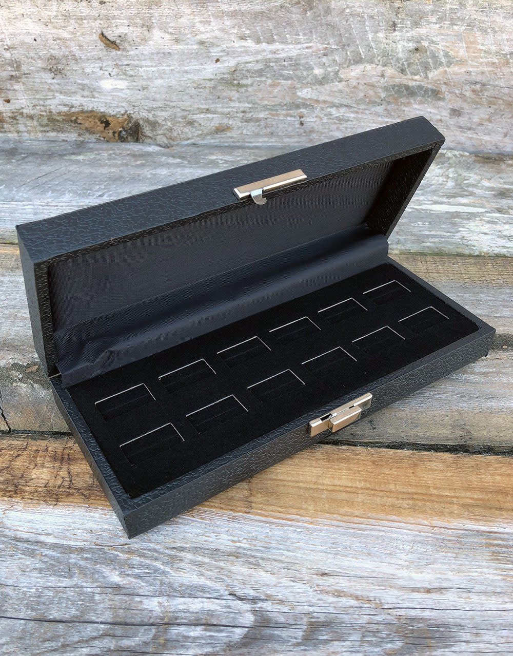 DRG1907 = Ring Case for 12 Rings - Black