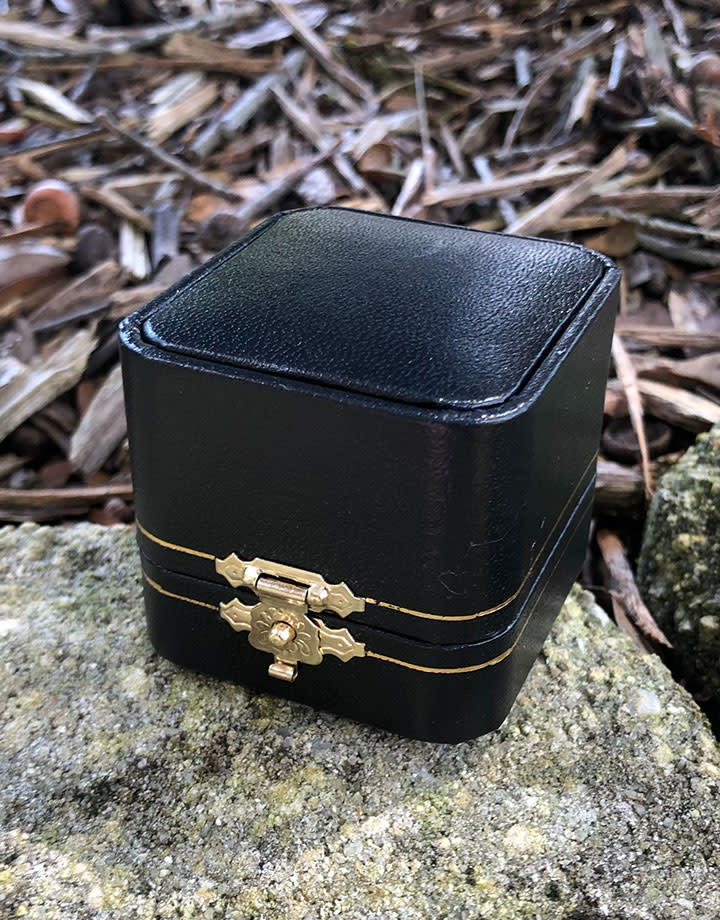 DBX1136 = Gold Latch Leatherette Ring  Box
