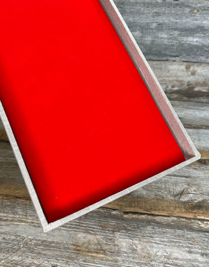 DIS1910R = ECONOMY  VELVET TRAY INSERT PAD Red