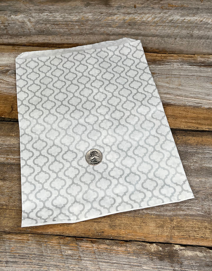 DBG1135 = Paper Gift Bag Silver Trellis Pattern 8-1/2'' x 11'' (Bundle of 100)