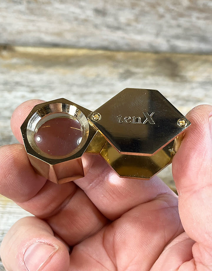 EL407 = LOUPE GOLD TONE 10X HEX TRIPLET