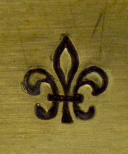 PN5088 = ALTERNATIVE DESIGN STAMP - Fleur de lis