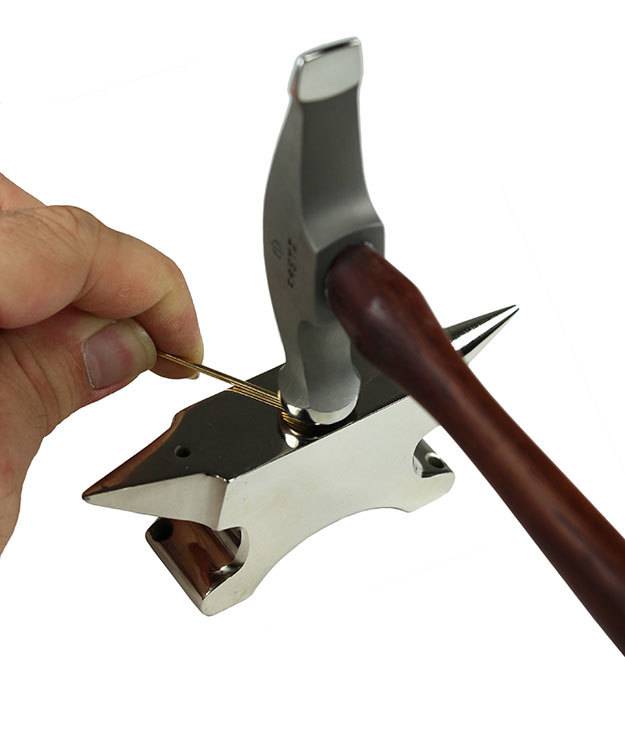 AN303 = Steel Economy Horn Shaped Anvil