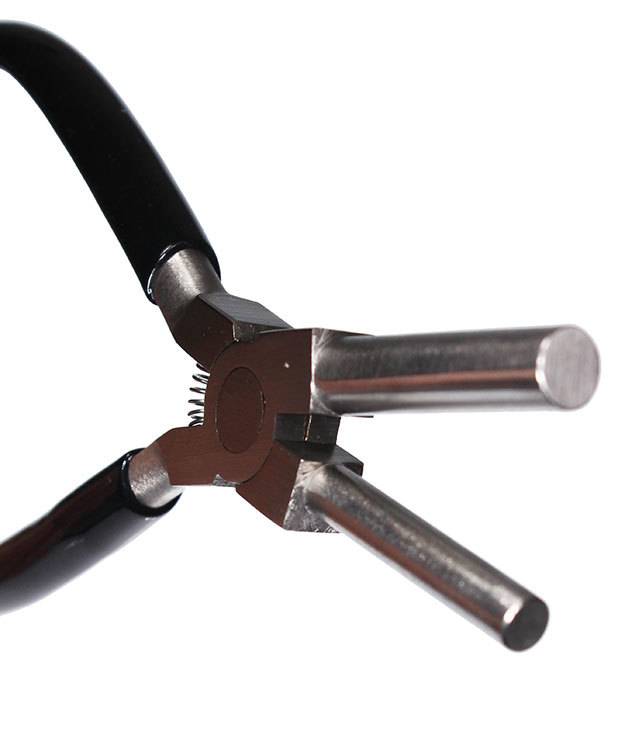 PL7442 = Bail Making Pliers by Beadsmith (6 and 8.5mm)