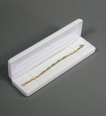 DBX1909W = Leatherette Bracelet Box White (EACH)