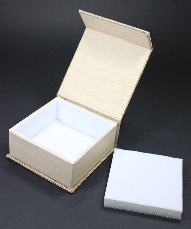 DBX3051 = Burlap Deluxe Magnetic Combination Box 3-3/8'' x 3-3/8'' x 1-3/8'' (Each)
