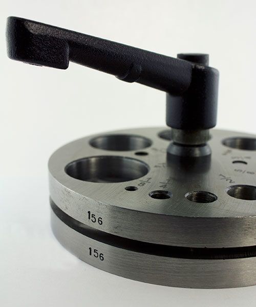 DA2590 = Economical Disc Cutter 1/8'' to 1-1/4'' - Ten Punches