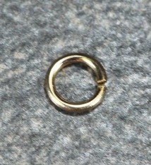 900-3L = Open Jump Ring 2.5mm ID x .025'' (22ga) Wire 14KY Gold