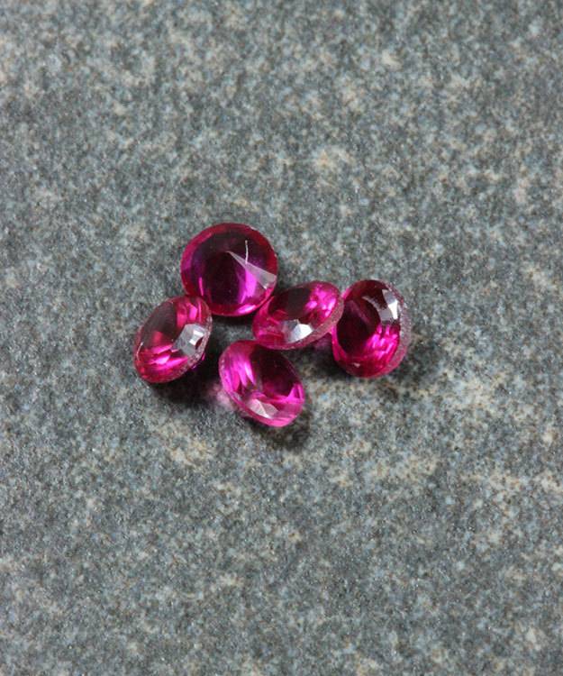 SY2.5JAN = Imitation Birthstone 2.5mm JANUARY (Pkg of 5)