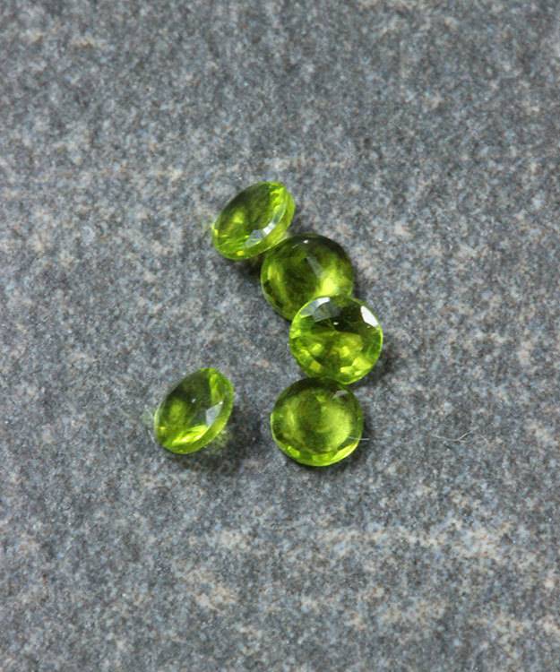 SY2.5AUG = Imitation Birthstone 2.5mm AUGUST (Pkg of 5)