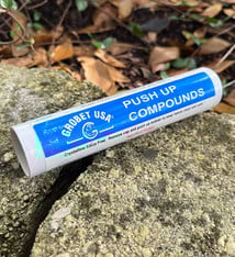 47.381 = ROUGE PLASTIC in a PUSH UP TUBE