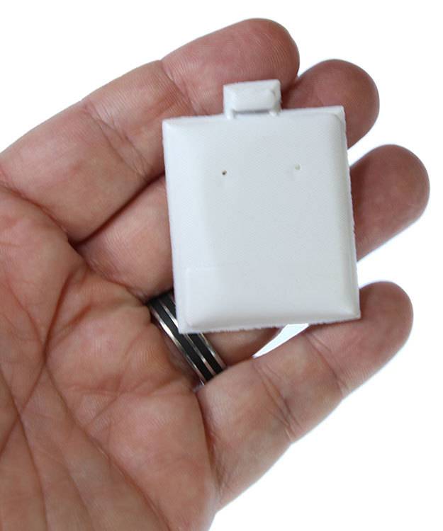 DER8020 = White Plastic Puff Pad 1-1/2''x1-3/4'' with No Imprint (Pkg of 100)