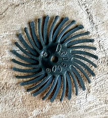 Dedeco ST9301 = Dedeco Silicon Carbide Radial Discs 7/8'' 240 grit (Pkg of 12) Medium