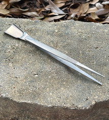 TW7057 = TWEEZER with SCOOP  ECONOMY