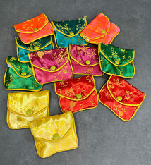 DBX2402 = Silk Pouches with Zipper 3''x2-1/2'' (Dozen)