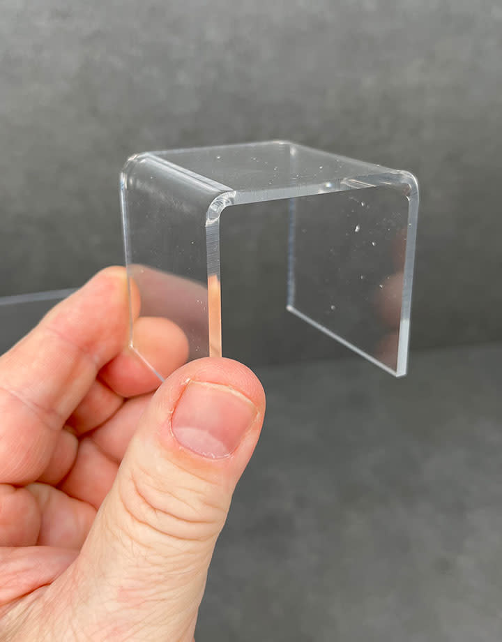 DIS9103 = ACRYLIC RISERS SET OF 5 SQUARE