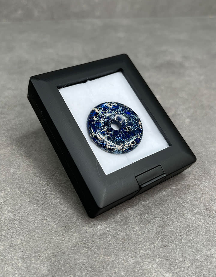 DST1001 = Glass Top Gemstone Display Black Plastic