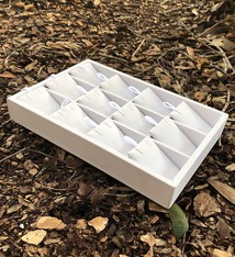 DER6820 = LEATHERETTE EARRING TRAY 12 PADS - 5'' x 7-1/2''