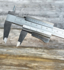iGaging GA7000 = Vernier caliper 6" / 150mm