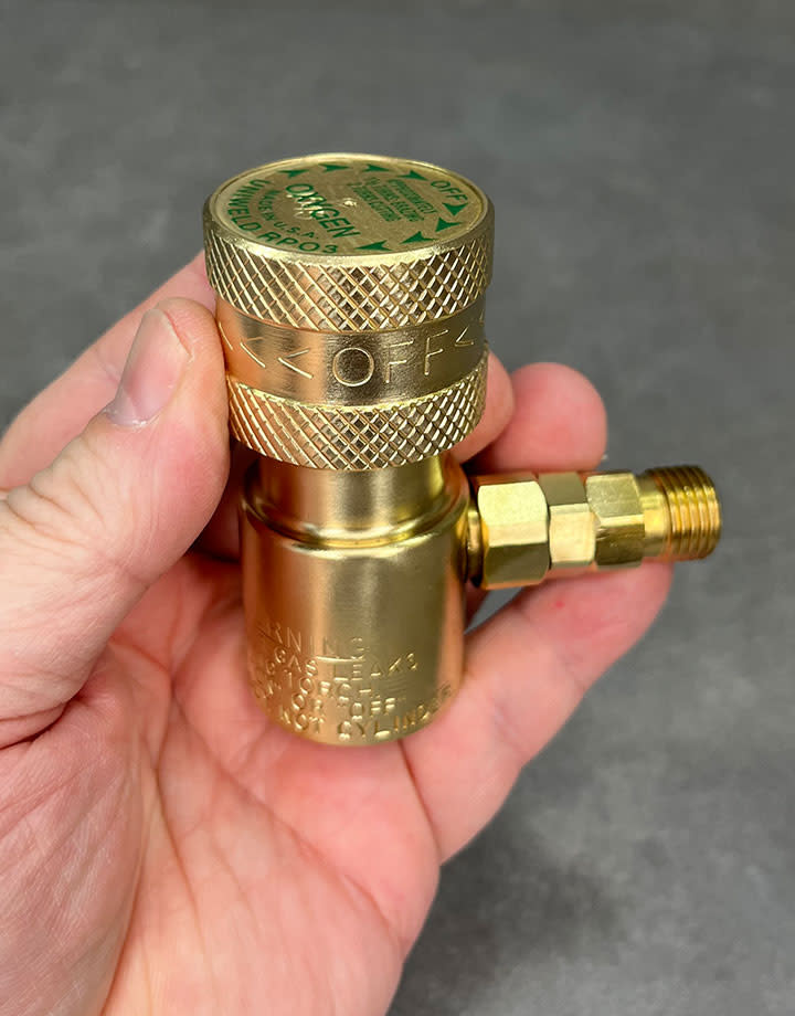 Uniweld BT2108 = Uniweld Oxygen Regulator for Disposable Tanks