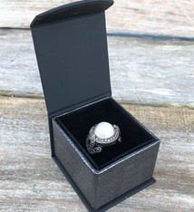 DBX4250 = Deluxe Magnetic Black/Silver Ring Box 1-7/8'' x 2-1/4'' x 1-1/2'' (Each)