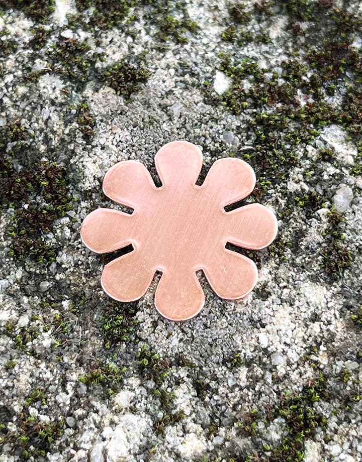 MSC40524 = COPPER SHAPE - FLOWER  24ga 15/16'' (Pkg of 6)