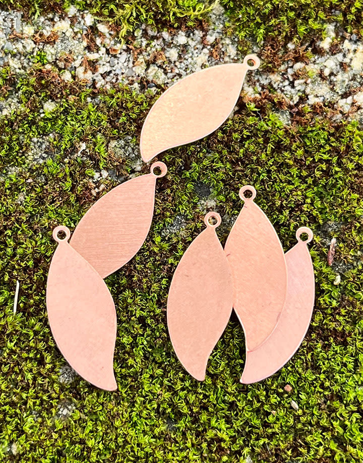 MSC55024 = COPPER SHAPE - LEAF with RING 24ga 1-1/8'' x 3/8'' (Pkg of 6)