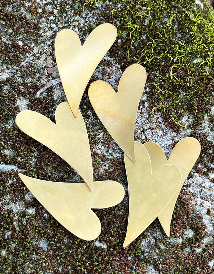 MSBR42624 = BRASS SHAPE - HEART 1-7/16'' x 1''   24ga (Pkg of 6)