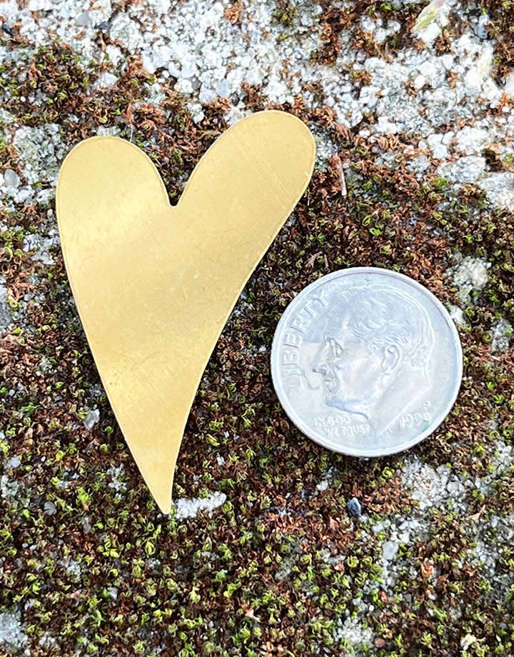 MSBR42624 = BRASS SHAPE - HEART 1-7/16'' x 1''   24ga (Pkg of 6)