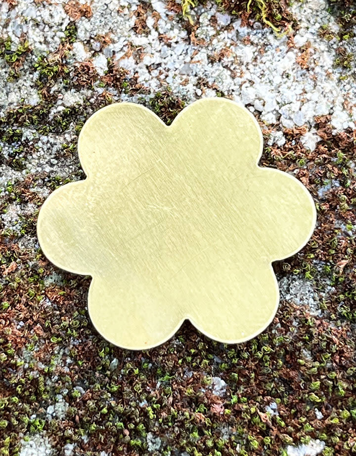 MSBR40724 = BRASS SHAPE - FLOWER 1-5/16'' 24ga (Pkg of 6)