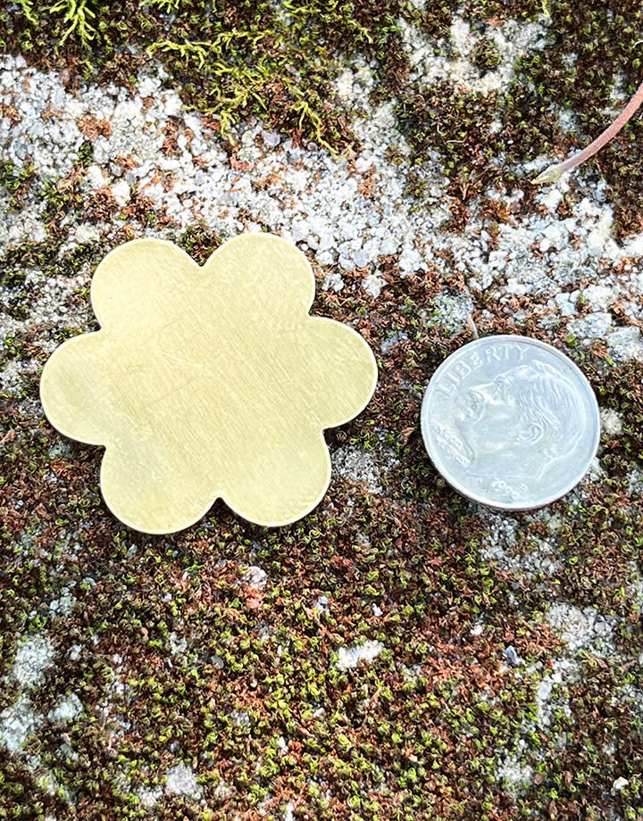 MSBR40724 = BRASS SHAPE - FLOWER 1-5/16'' 24ga (Pkg of 6)