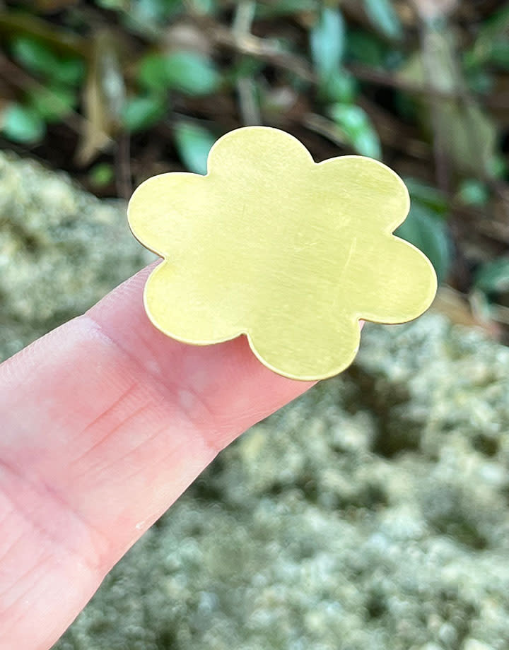 MSBR40724 = BRASS SHAPE - FLOWER 1-5/16'' 24ga (Pkg of 6)