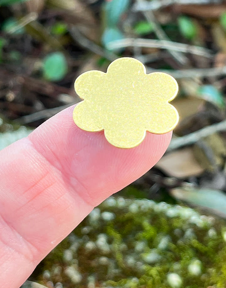 MSBR40624 = BRASS SHAPE - FLOWER 7/8''  24ga (Pkg of 6)