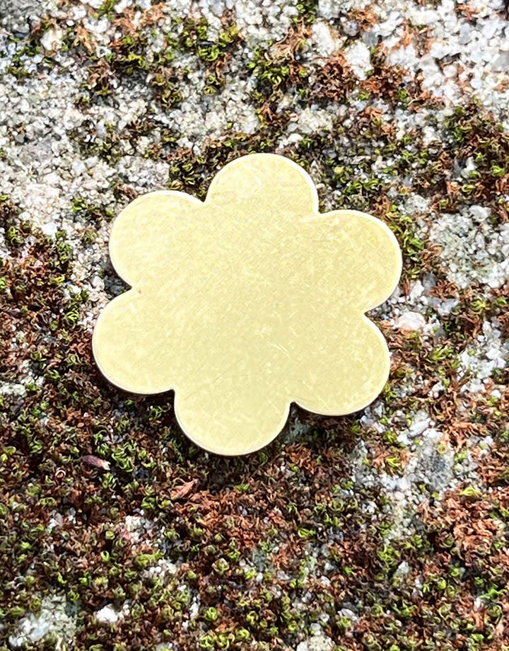 MSBR40624 = BRASS SHAPE - FLOWER 7/8''  24ga (Pkg of 6)