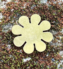 MSBR40524 = BRASS SHAPE - FLOWER 15/16''  24ga (Pkg of 6)