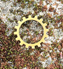 MSBR56124 = BRASS SHAPE - GEAR OPEN  3/4''  24ga (Pkg of 6)