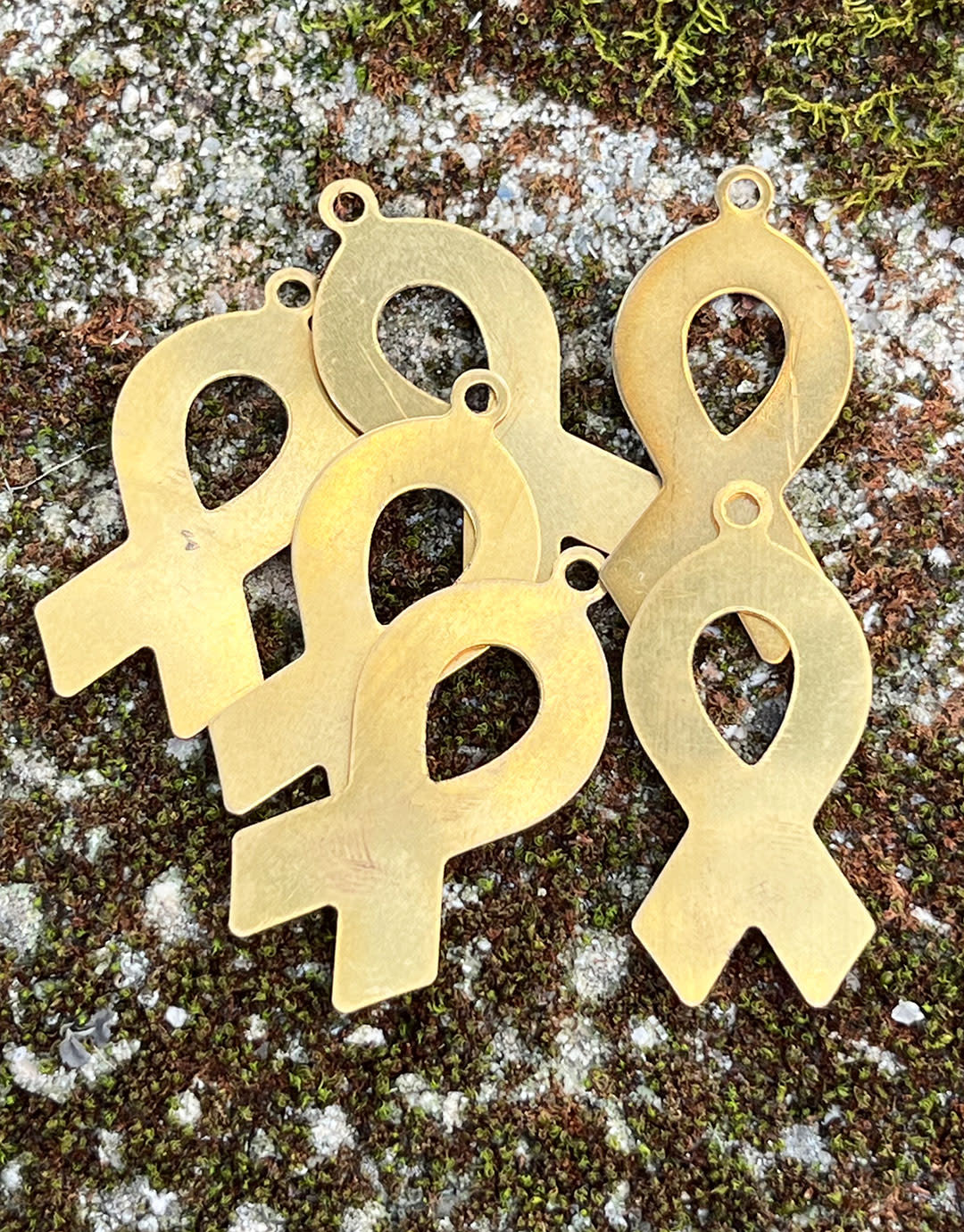 MSBR74024 = Brass Shape - Support Ribbon with Ring 17 x 37mm (Pkg of 6)