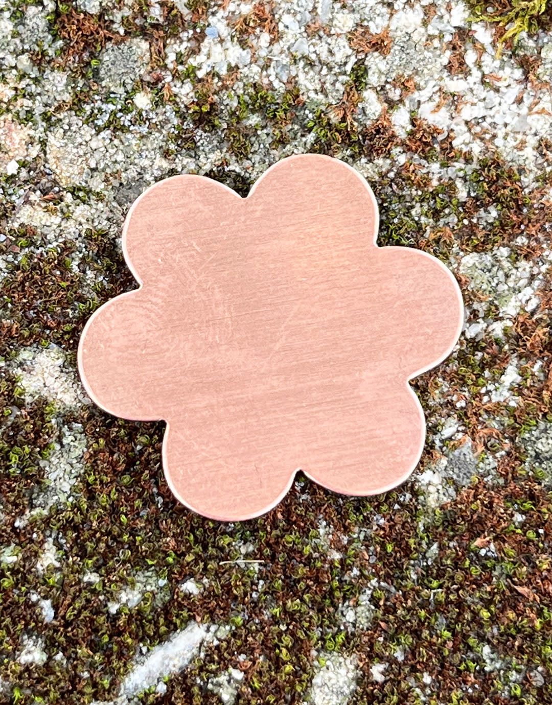 MSC40724 = COPPER SHAPE - FLOWER 24ga 1-3/8''  (Pkg of 6)
