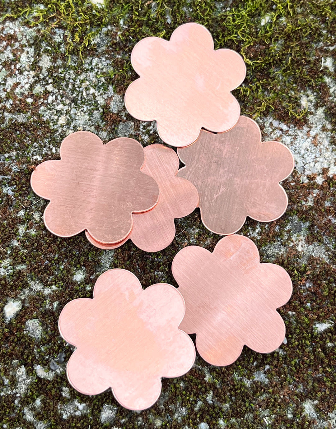 MSC40724 = COPPER SHAPE - FLOWER 24ga 1-3/8''  (Pkg of 6)