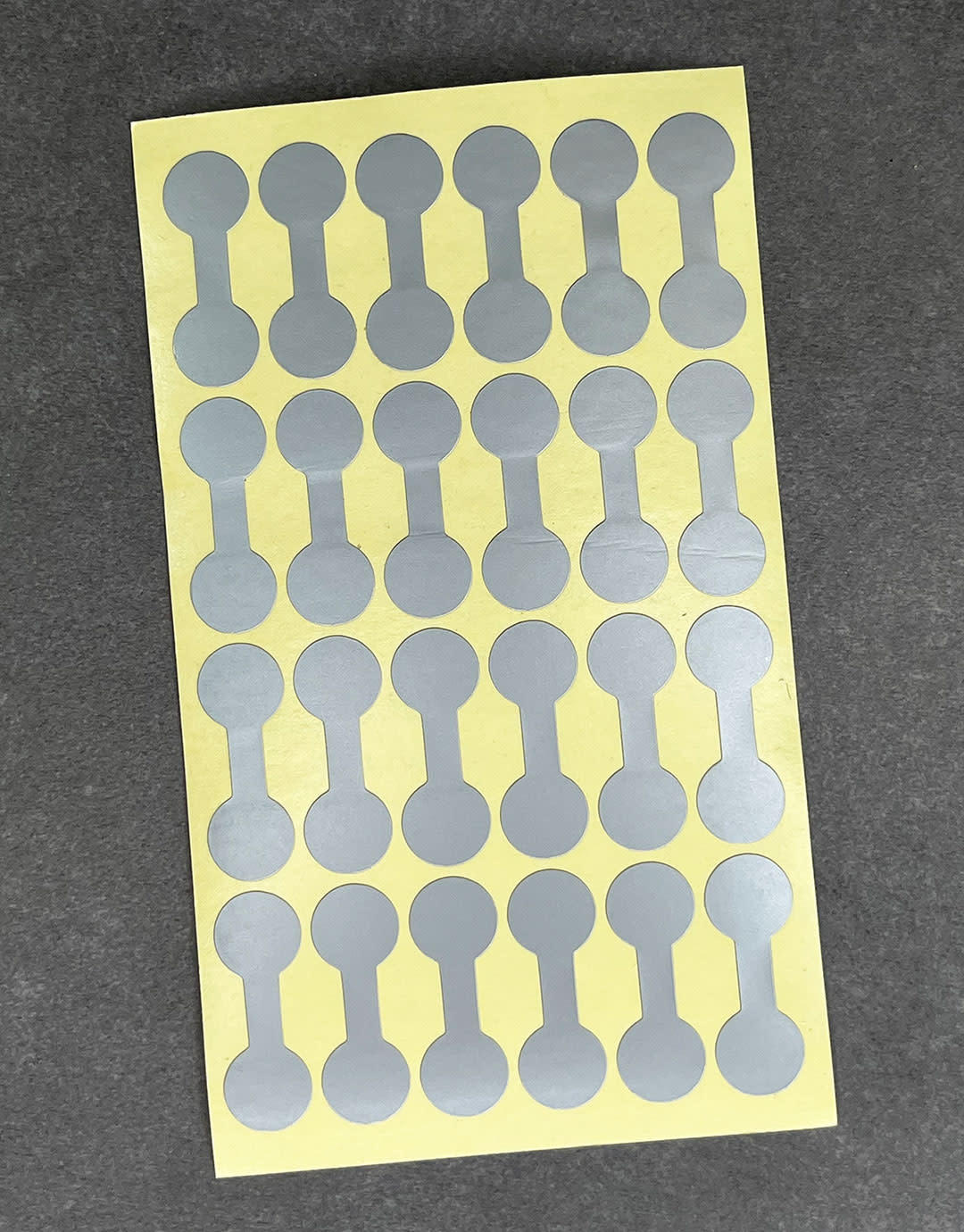 DTA7092 = Silver Dumbbell Tags 1-3/8'' x 1/2'' (Pkg of 1000)